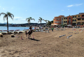 Golfo Aranci Cavalli: consensi per la due giorni di sport equestri e turismo di fronte alla spiaggia
