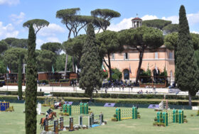 Aston Martin e Piazza di Siena: connubio perfetto