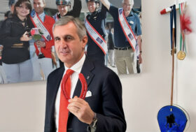 “Ferro di cavallo rosso” della FISE per la campagna istituzionale #nonènormalechesianormale