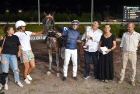Il mercoledì all’ippodromo Snai Sesana dedicato alla ‘FISE’ ha visto la vittoria di Biscuit del Nord nel clou della serata davanti ad oltre mille spettatori