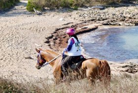 Endurance. Costanza Laliscia e Kasimir dell’Orsetta conquistano la CEI2* 120 km in Sardegna