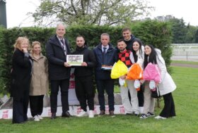 All’ippodromo Snai San Siro la vera sorpresa di Pasqua è Zahir Zulema che vince il Premio Certosa davanti a mille spettatori nella 10^ giornata di galoppo