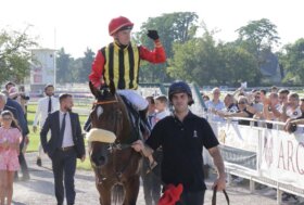 Klaynn stravince le OAKS d’Italia Tattersalls all’ippodromo Snai San Siro davanti a cinquemila spettatori