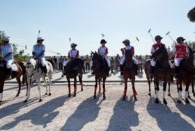 Il Polo a Piazza di Siena e l’occasione unica di tifare Italia: così Villa Borghese si tinge d’Azzurro