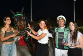 All’ippodromo Snai Sesana giovedì sera di trotto avvincente con Danielino che non si fa scappare la prova TQQ per il premio in onore della Scuderia Cupolone