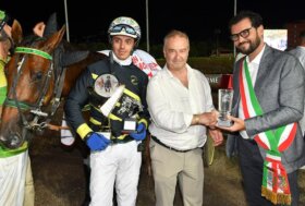 All’ippodromo Snai Sesana super domenica sera con il Gran Premio Società Terme in ricordo di Vivaldo Baldi